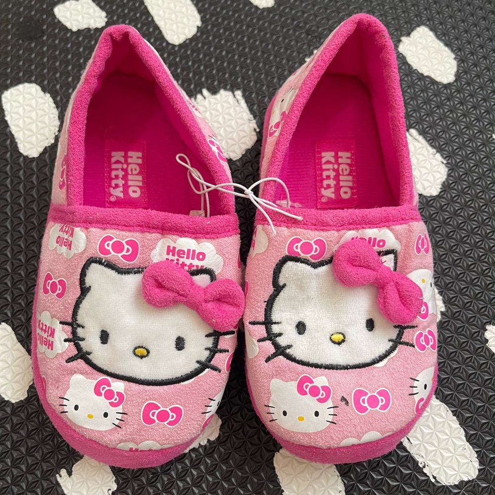 Hello kitty slippers
